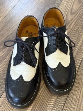 Dr. Martens 3989 Black White Wingtip Brogue Oxfords Spectator Shoes US 10L 9M